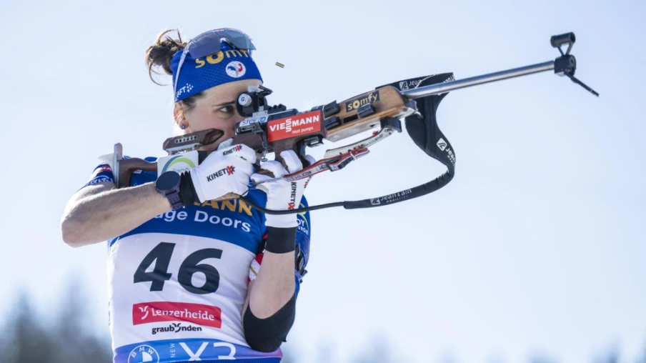 Julia Simon suspendue six mois par la FFS pour vol de cartes bancaires