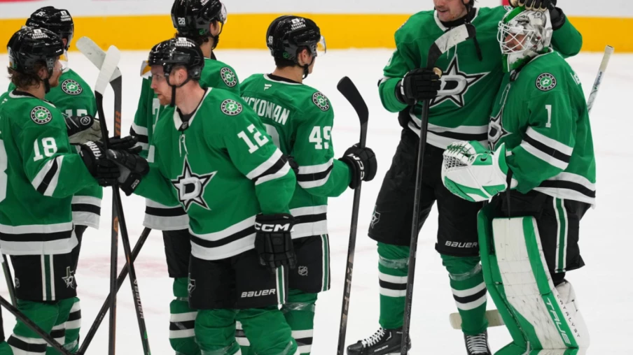 Le Dallas de Lian Bichsel, bête noire du Kraken, l'emporte 2-1 (NHL)