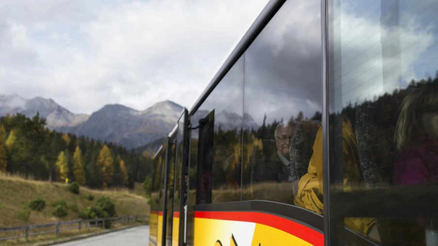 Cars postaux: mini-automates à billets aux Grisons, pas en Romandie