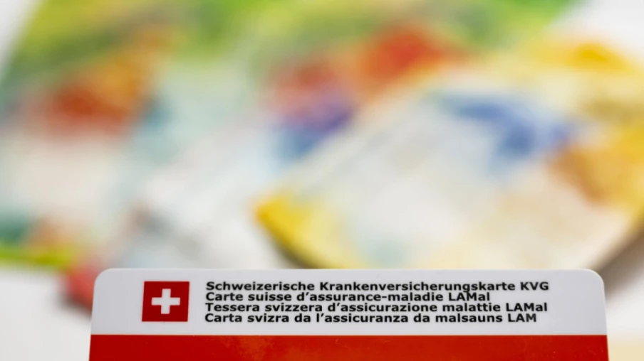 Primes maladie: Comparis prévoit une hausse moyenne de 4% en 2026