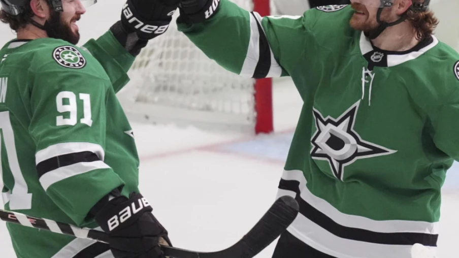 Les Stars gagnent le match 1 face aux Oilers Les Stars gagnent le match 1 face aux Oilers