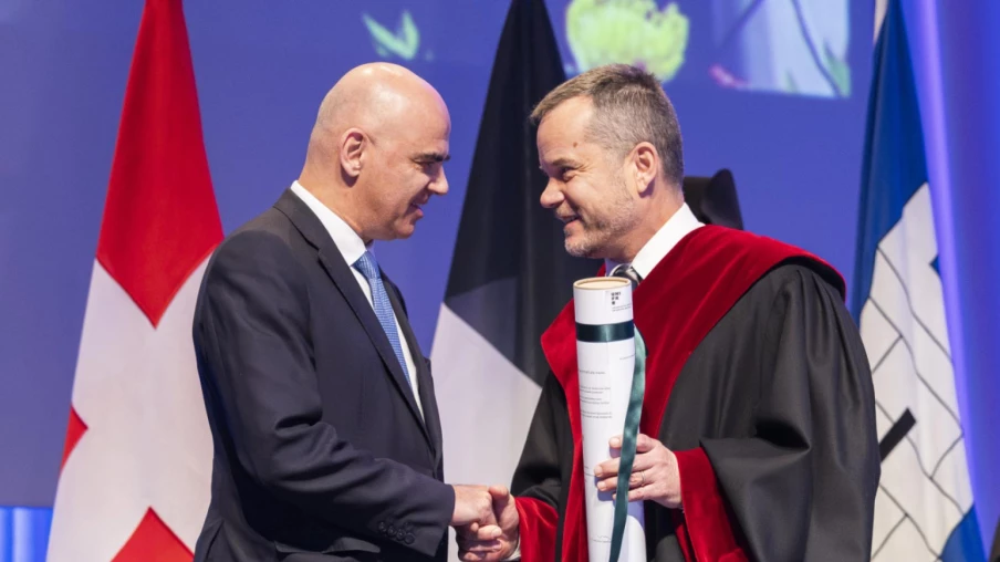 Alain Berset nommé docteur honoris causa par l'université de Fribourg