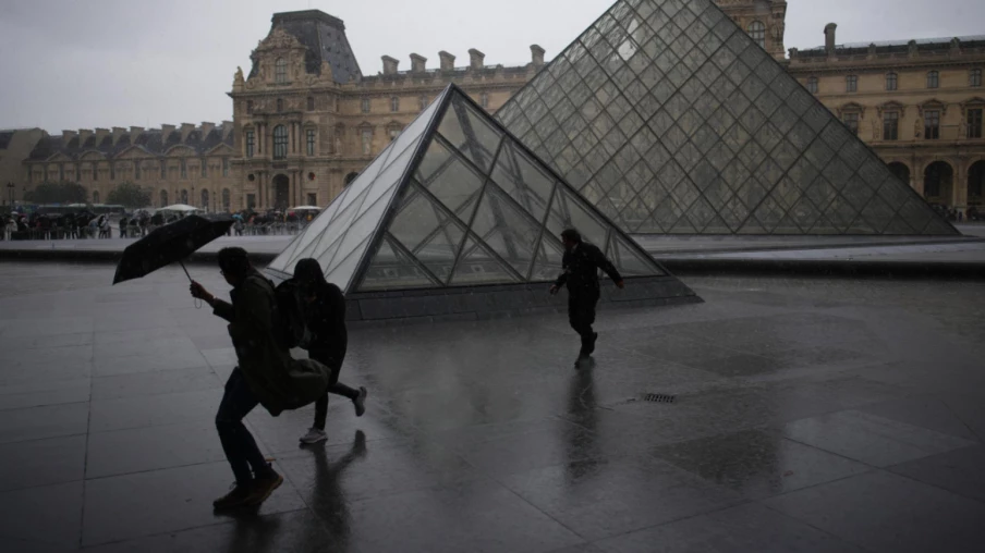 Fermeture de la galerie Campana au Louvre pour fragilité des poutres
