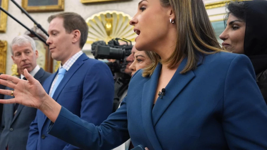 Trump insulte deux journalistes et menace la chaîne ABC