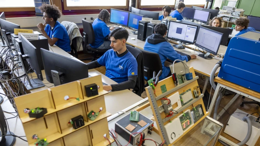 Le Conseil fédéral refuse six semaines de vacances pour les apprentis