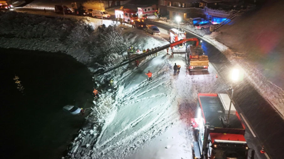 Une voiture tombe dans le lac de Lungern : conducteur et enfant sauvés