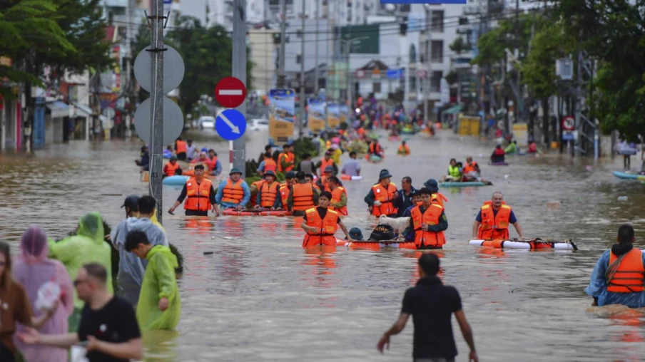 Vietnam: inondations à Dak Lak après pluies diluviennes, 90 morts
