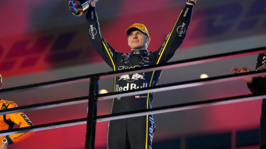 Verstappen s'impose au Grand Prix de Las Vegas, McLaren disqualifiées