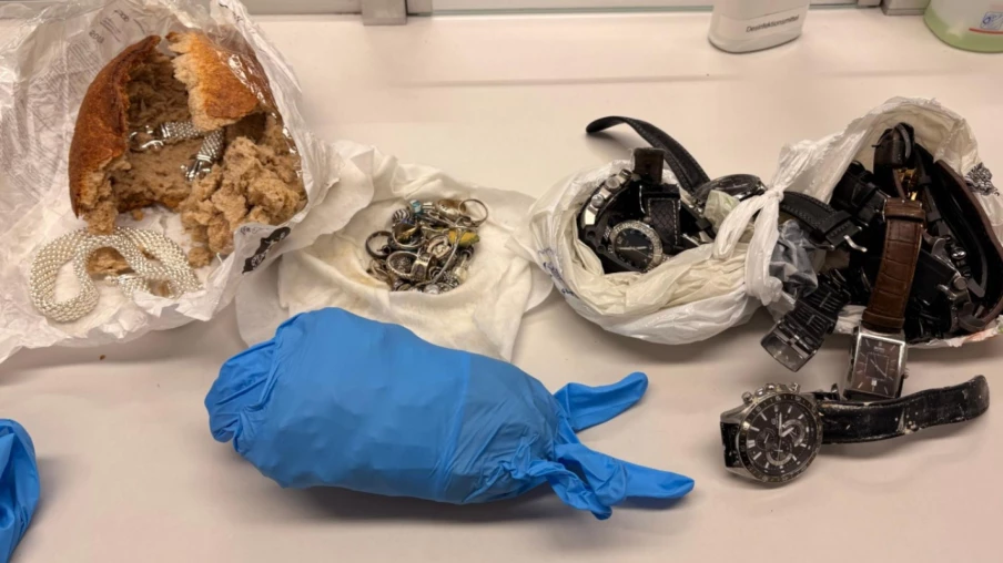 Bijoux volés saisis à la douane de St. Margrethen, cachés dans du pain
