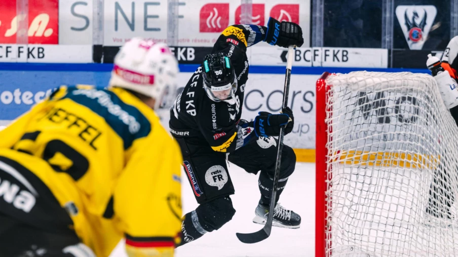 Fin de match folle à Fribourg, Genève bat le leader en prolongation