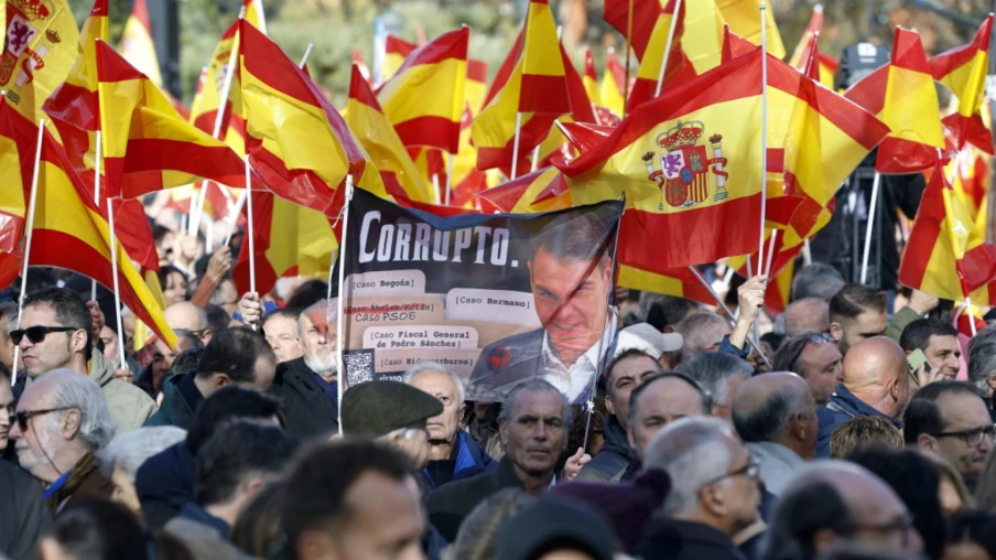 Rassemblement de la droite à Madrid pour la démission de Pedro Sánchez