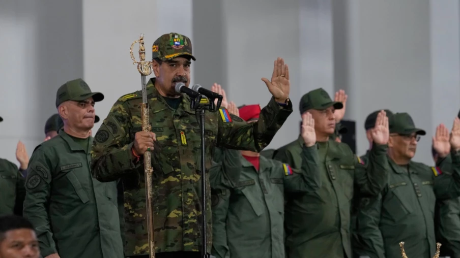 Trump confirme un appel avec Maduro, tensions au Venezuela