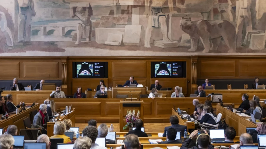 Le Grand Conseil bernois réduit les postes demandés par l'exécutif