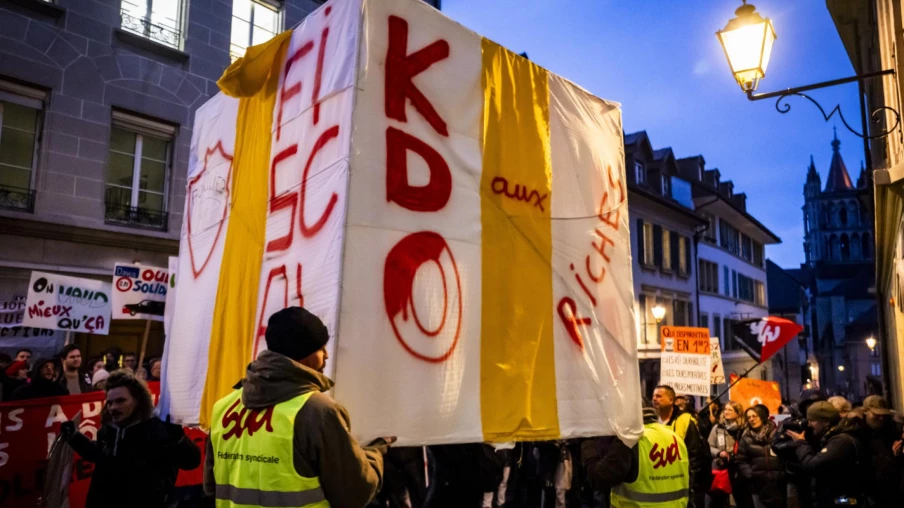 Près de 1 000 manifestants à nouveau devant le Grand Conseil à Lausanne