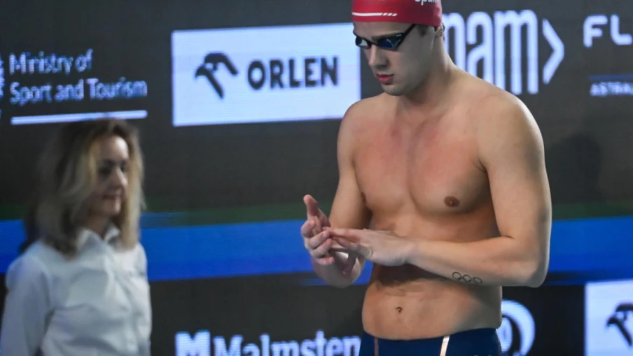 Noè Ponti en argent au 100 m papillon, battu par Maxime Grousset