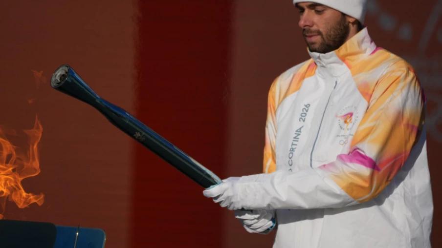 Le relais de la flamme des JO 2026 débute à Rome avec Paltrinieri