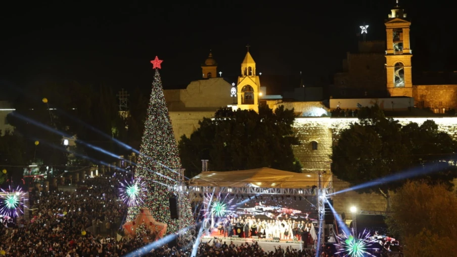 Bethléem s'illumine pour Noël, symbole de résilience après deux ans