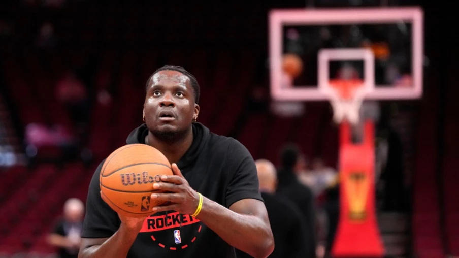 Clint Capela titularisé: les Rockets battus à Dallas 122-109 en NBA