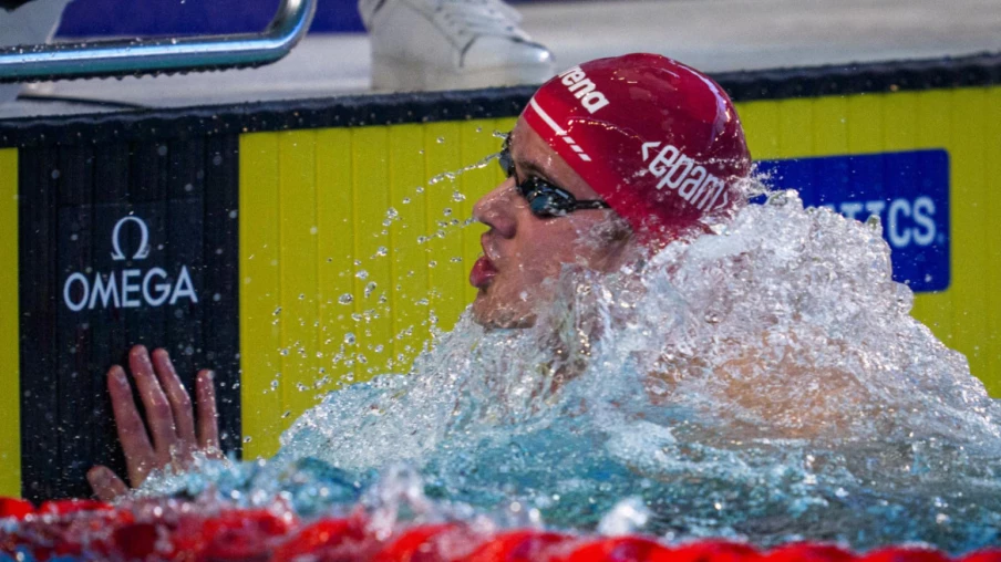 Relais 4x50 m 4 nages: la Suisse en finale avec record national