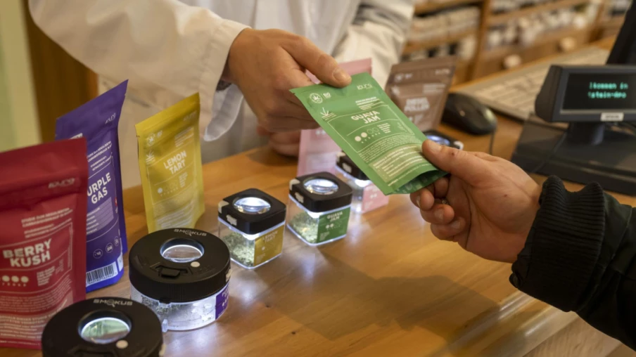 La légalisation du cannabis en Suisse divise partis et organisations