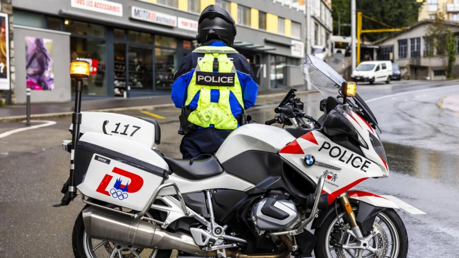 Une voiture percute la vitrine d'un tea-room à Lausanne