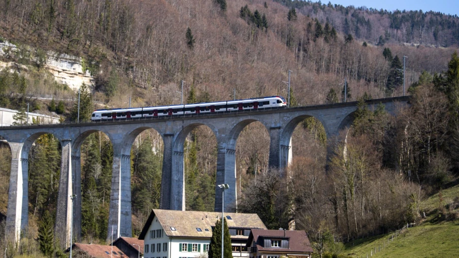 Retour du train direct vers Lausanne, correspondance à Delémont