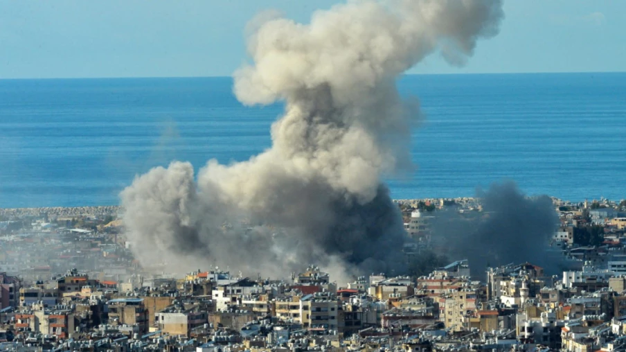 L'armée israélienne bombarde des infrastructures du Hezbollah au Liban