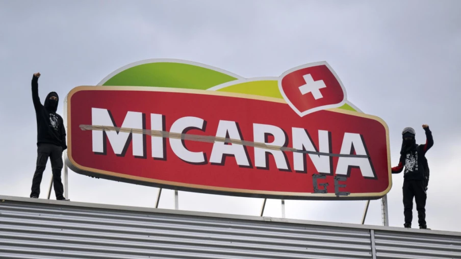 Condamnation à Fribourg de 71 antispécistes après le blocage de Micarna