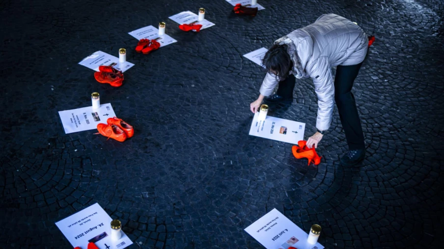 Manifestation à Berne pour plus de moyens contre les violences sexistes
