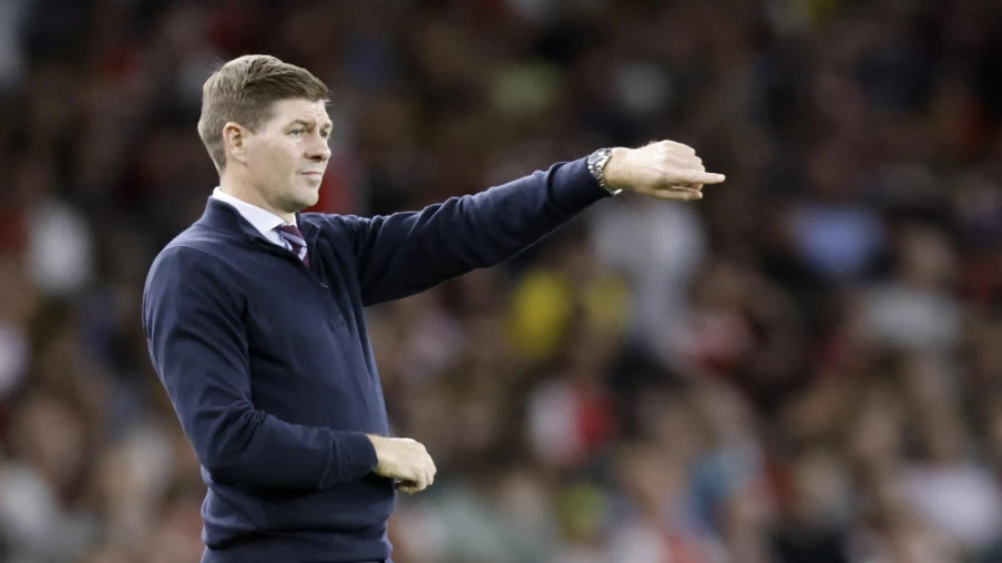 Gerrard presse Mohamed Salah de rester à Liverpool en Premier League