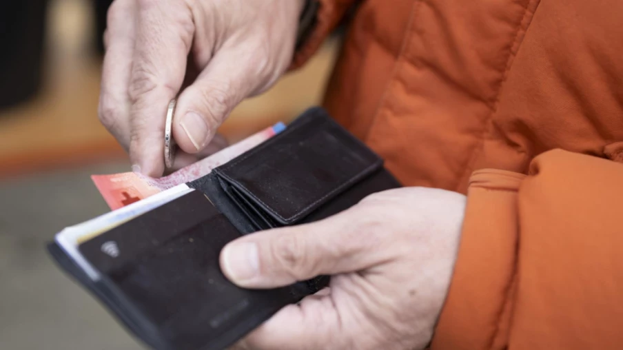 Le National adopte une procédure pour aider les personnes surendettées