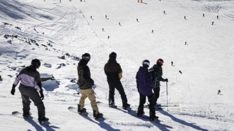 Suisse: près de 62 000 blessés par an en ski et snowboard