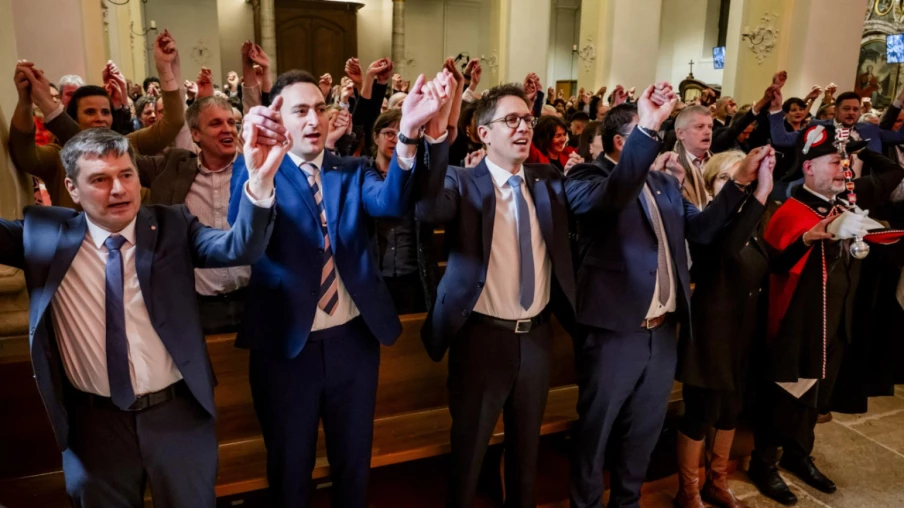 Serment des députés et ministres jurassiens à l'église Saint-Marcel