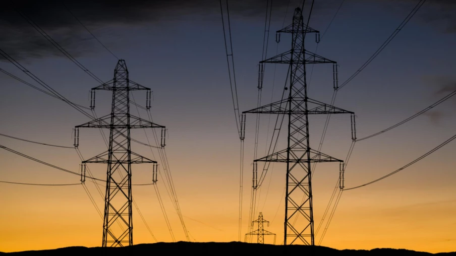 Accélérer l'extension du réseau électrique: priorité lignes aériennes