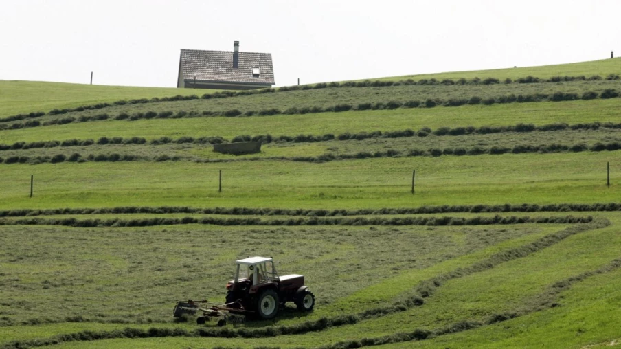 Le National veut accélérer l'homologation des pesticides en Suisse