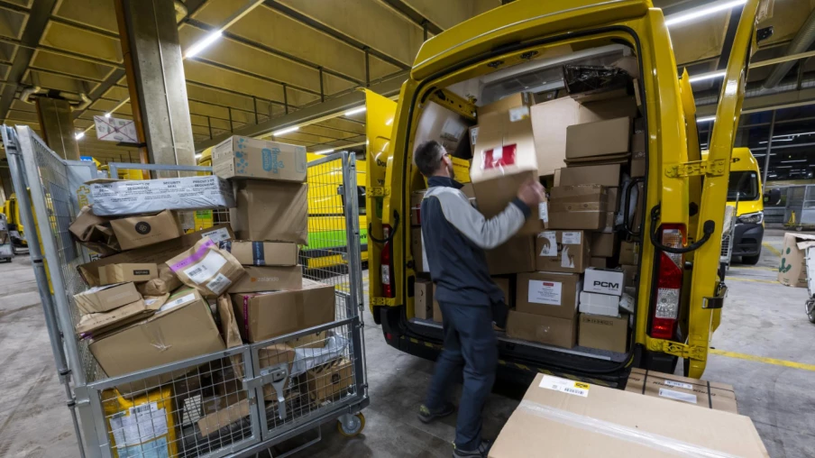 La Poste devra continuer à distribuer le courrier en zones isolées