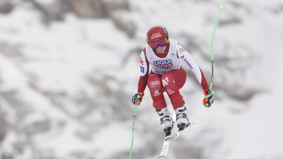 Val d'Isère: Cornelia Hütter remporte la descente, suissesses larguées
