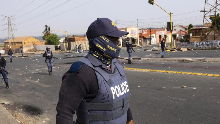 Fusillade à Bekkersdal, près de Johannesburg : neuf morts dans un bar