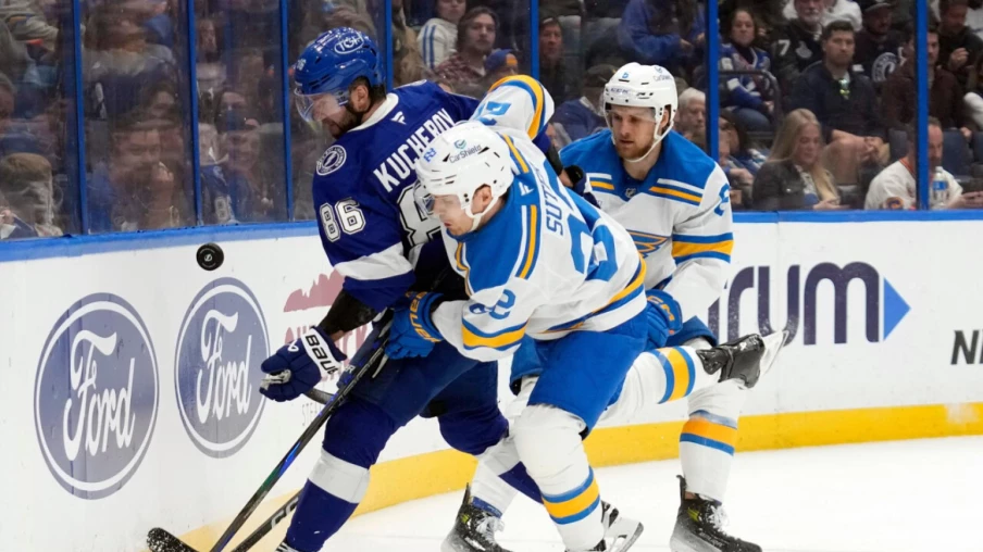 Pius Suter perd son 400e match de saison régulière NHL contre Tampa Bay