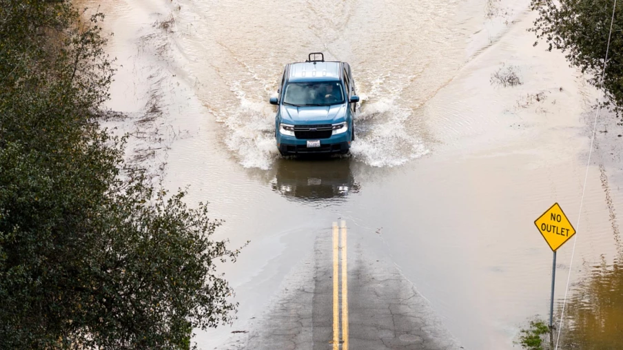 Los Angeles: évacuations face aux fortes pluies et inondations