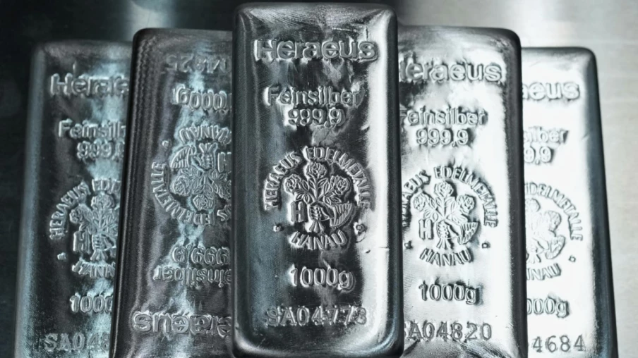 L'argent franchit 75 dollars l'once, record pour les métaux précieux