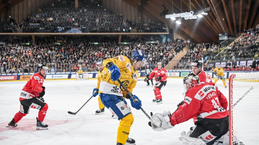 Spengler: Davos bat le Team Canada mais passera par les quarts