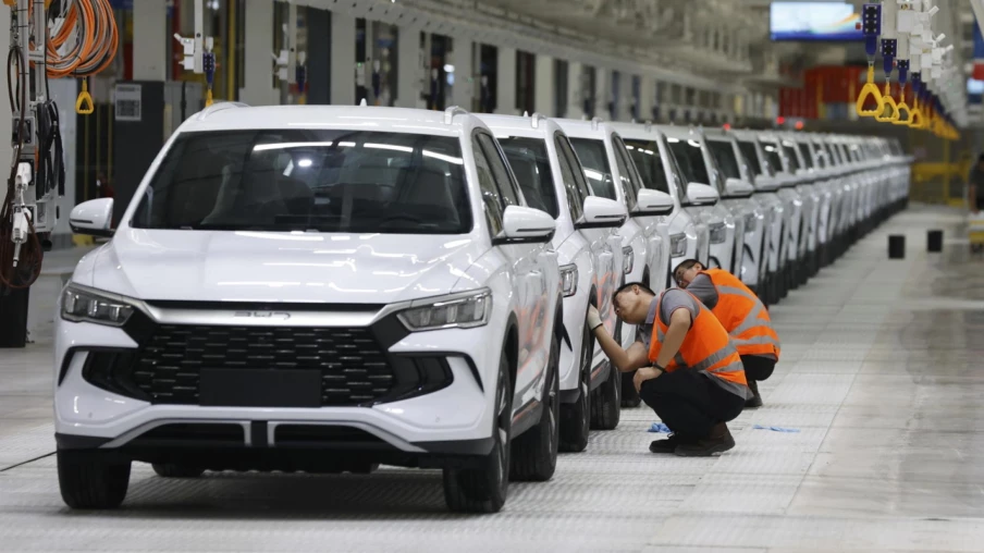 BYD détrônera Tesla en 2025: leader des ventes de voitures électriques