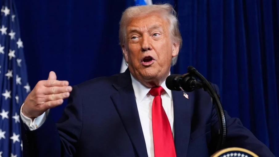 Trump oppose son veto pour la première fois à deux projets de loi