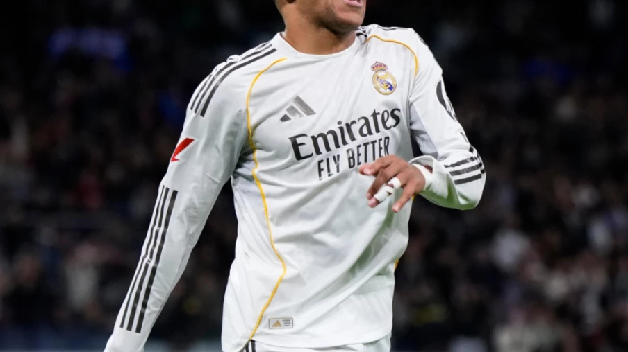 Mbappé absent au moins trois semaines après une entorse du genou