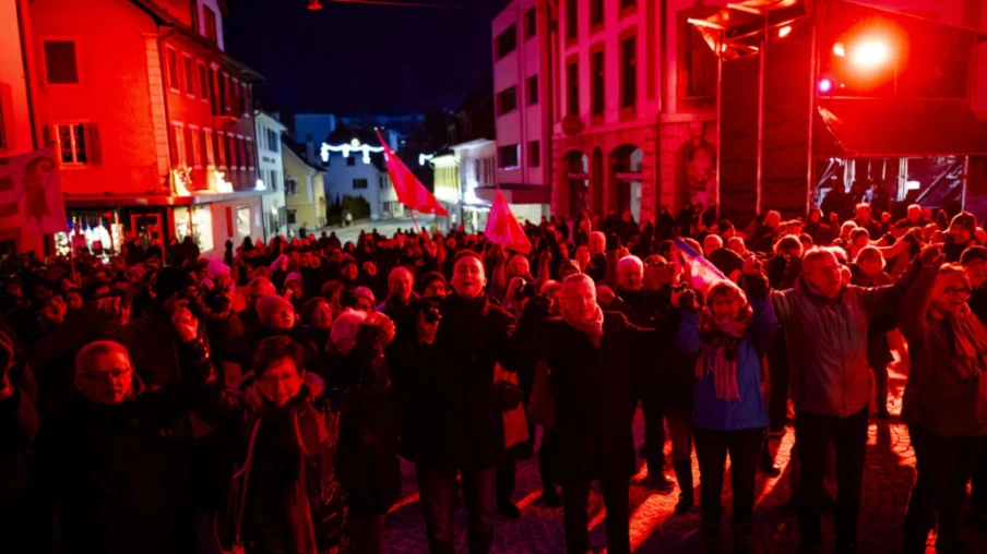 Moutier: cortège aux flambeaux pour le transfert au canton du Jura