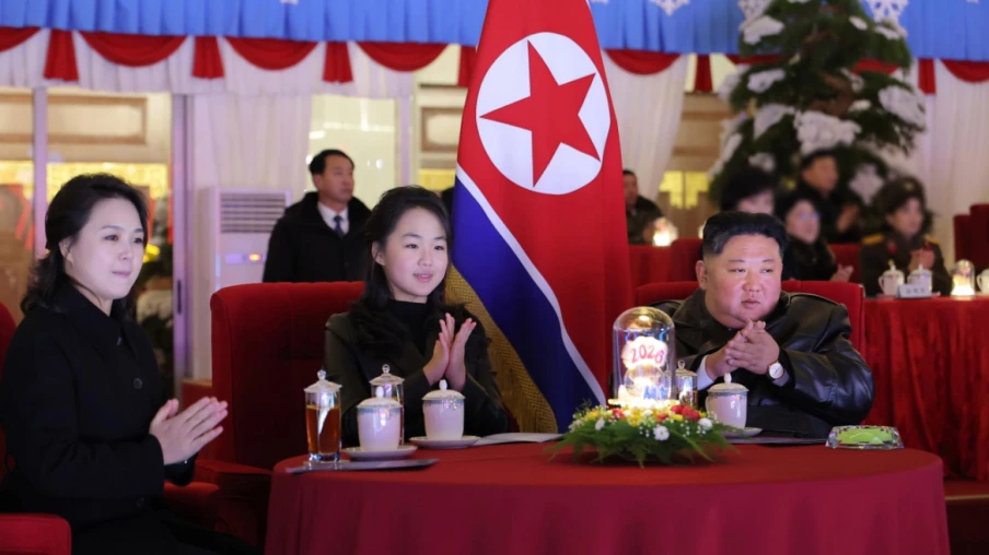 Kim Ju Ae, fille de Kim Jong Un, visite le mausolée de Kumsusan