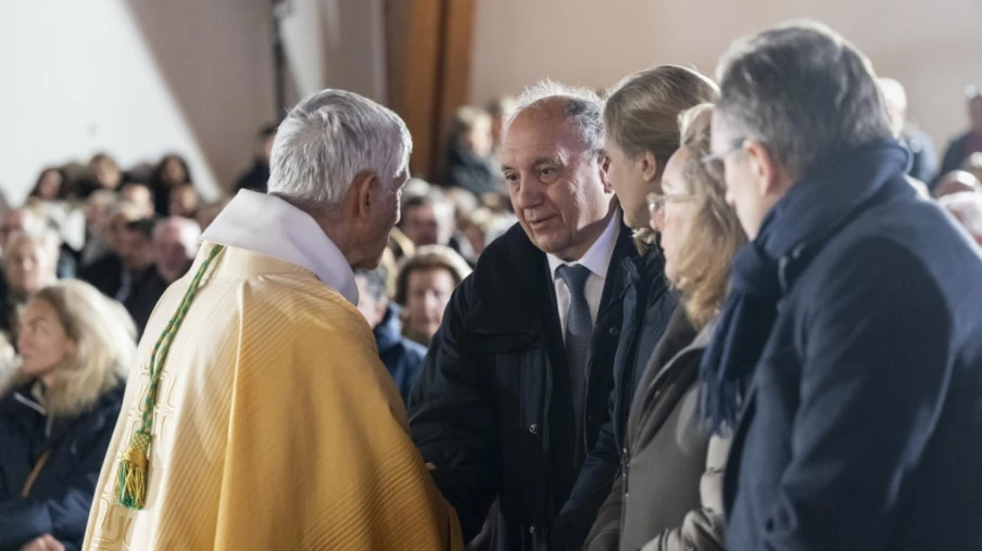 Messe à Crans-Montana: hommage et espérance après l'incendie