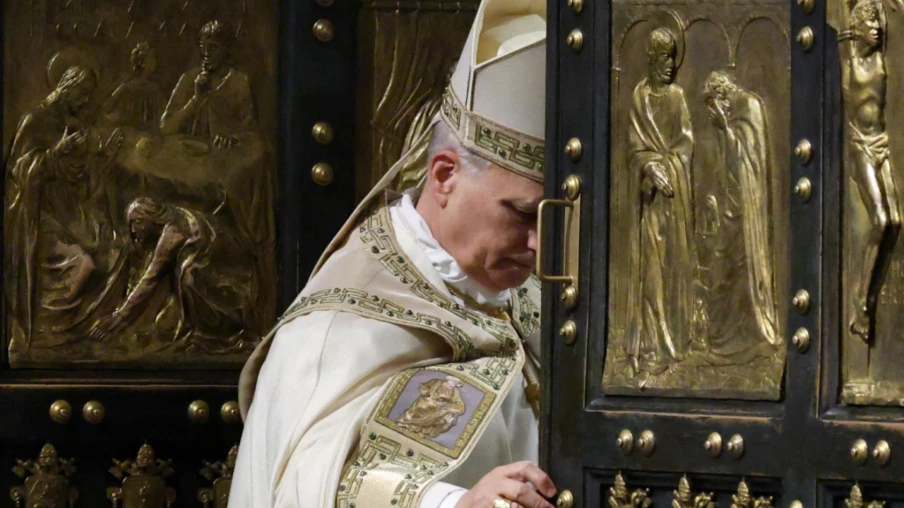 Le pape Léon XIV ferme la porte sainte de Saint‑Pierre, fin du jubilé