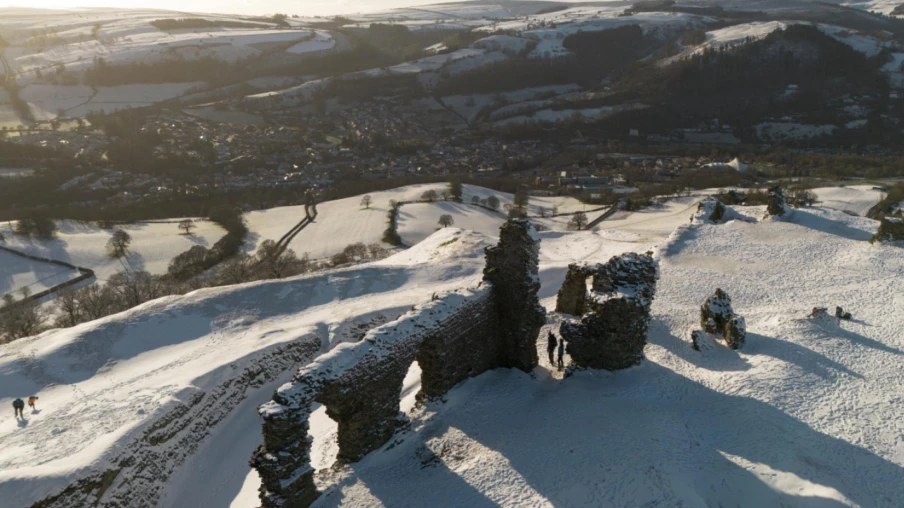 Neige et verglas: 5 morts en France, perturbations en Europe